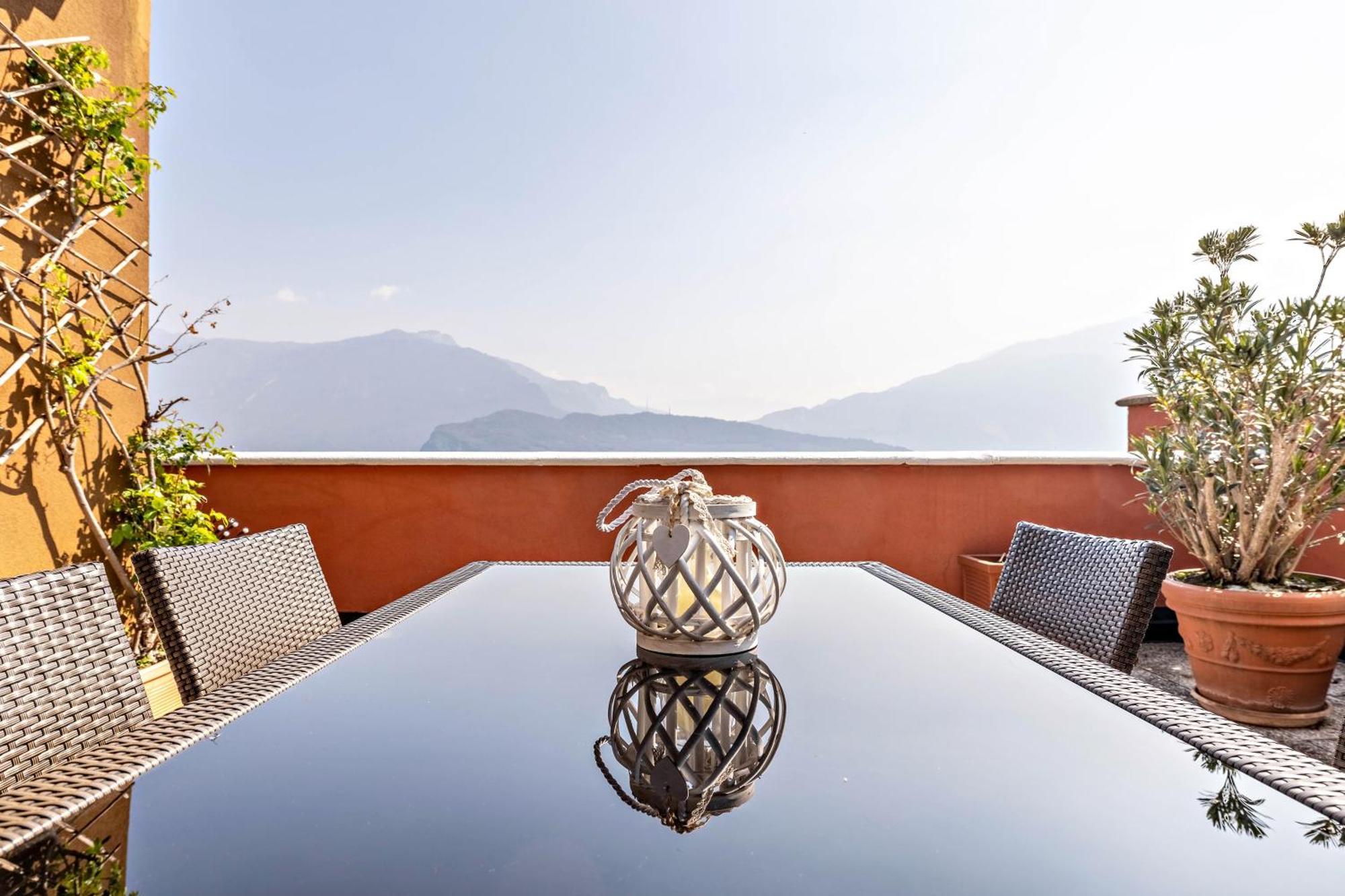 Appartamento Casa Sara With Swimming Pool Riva del Garda Esterno foto
